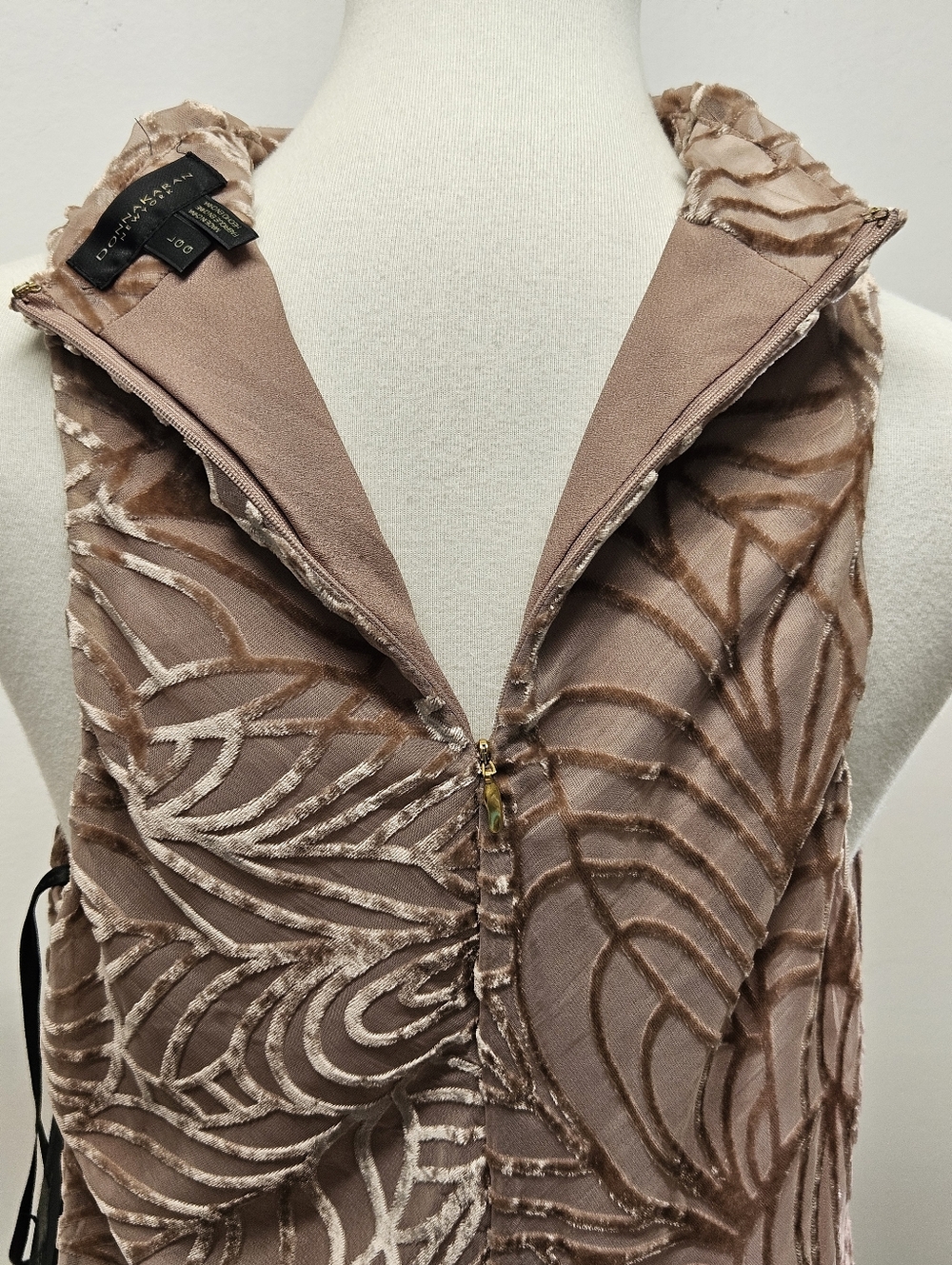 Donna Karen Sleeveless High-Neck Floral Overlay Top Size Large Romantic Layer - Picture 9 of 13